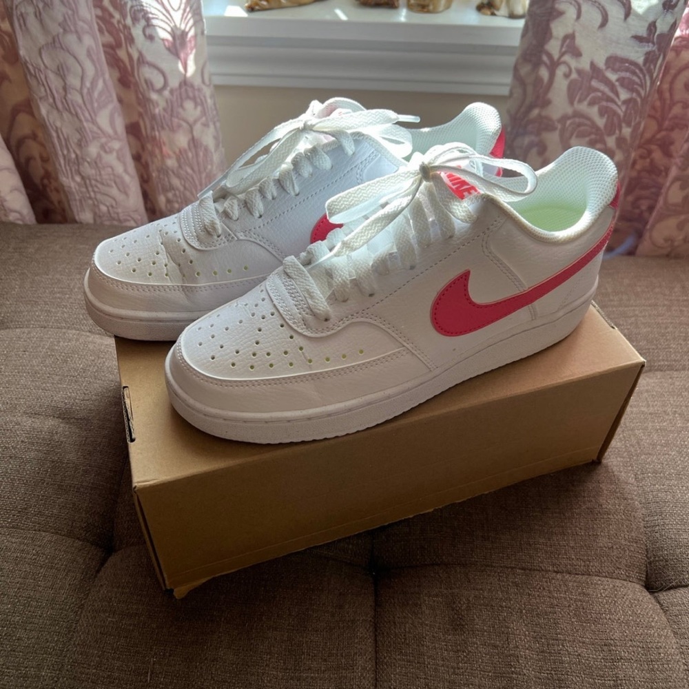 Women’s Nike Court Vision low sz 7 1/2